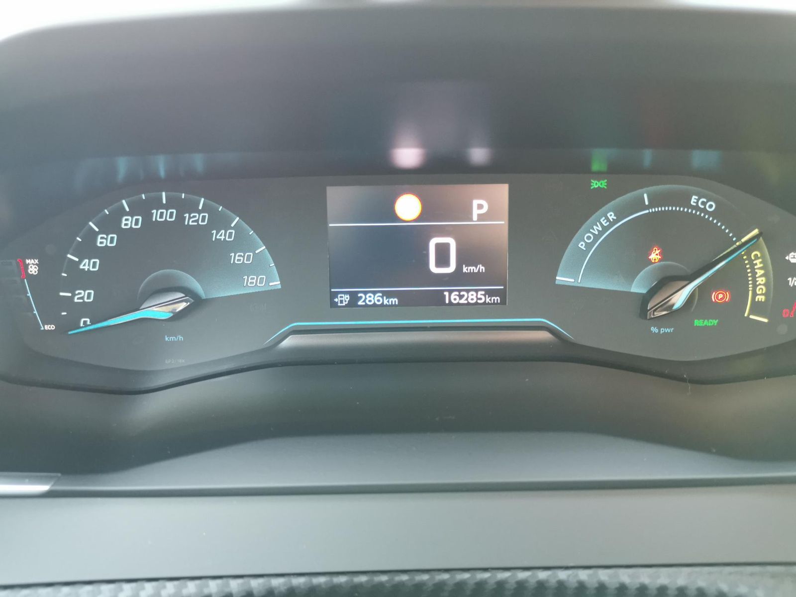 Fahrzeugabbildung Peugeot 2008 Active Pack+USB+PDC+KLIMA+DAB+TEMPOMAT+