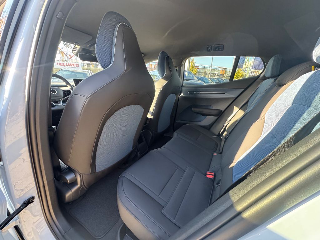 Fahrzeugabbildung Volvo EX30 Single M. Extended Range RWD Plus+SOFORT