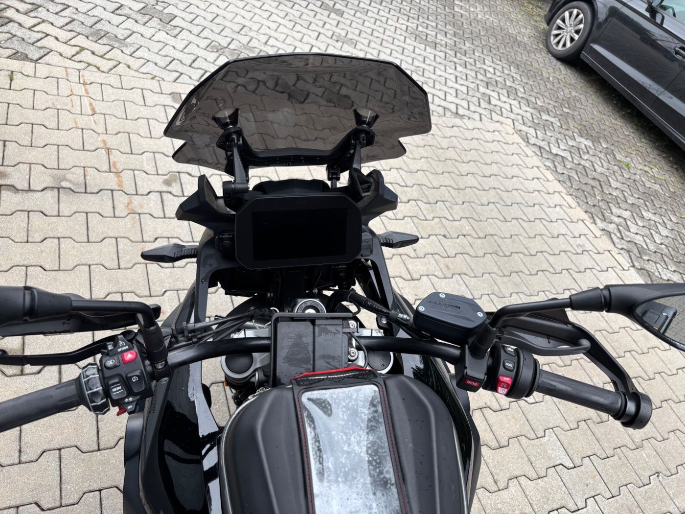 Fahrzeugabbildung BMW F 750 GS Triple Black 3 Pakete Tieferlegung Koff