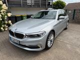 BMW 530d xDrive Touring A - - silberne BMW 530