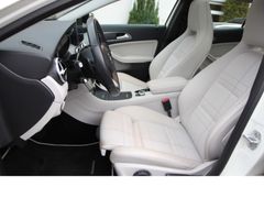 Fahrzeugabbildung Mercedes-Benz GLA 180 Urban*Panoramadach!*Navigation*Sitzheiz*