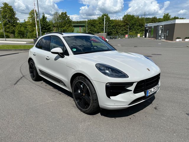 PORSCHE Macan Turbo 