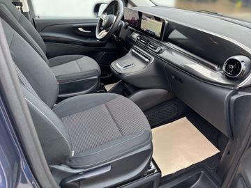 Mercedes V 220 - 10
