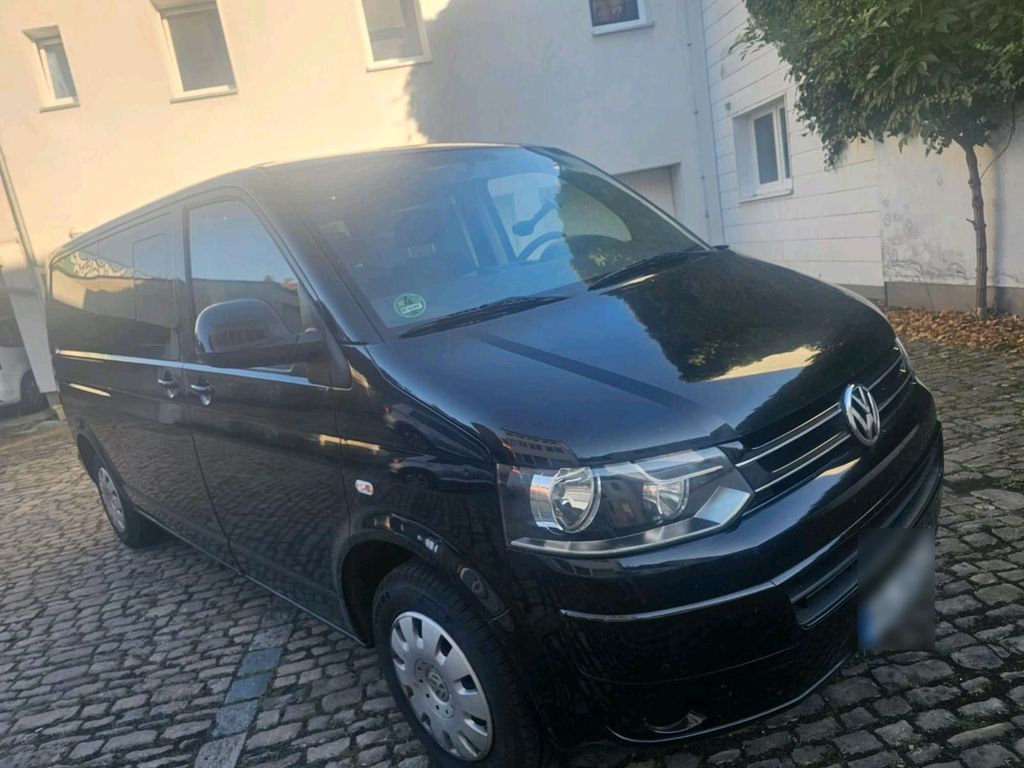 Image of Volkswagen T5 Caravelle