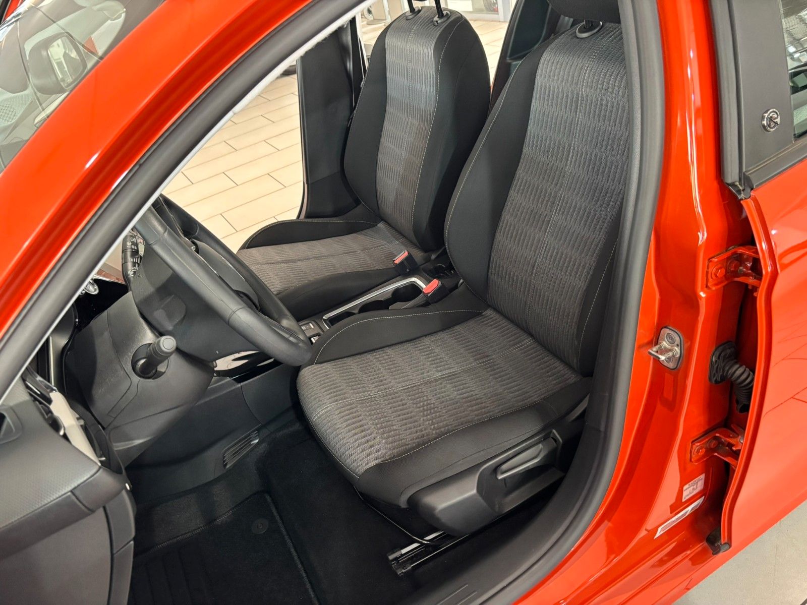 Fahrzeugabbildung Opel Corsa-e F EDITION 7KW NAVI/VIRT/SHZ/DAB/WÄRMEP.