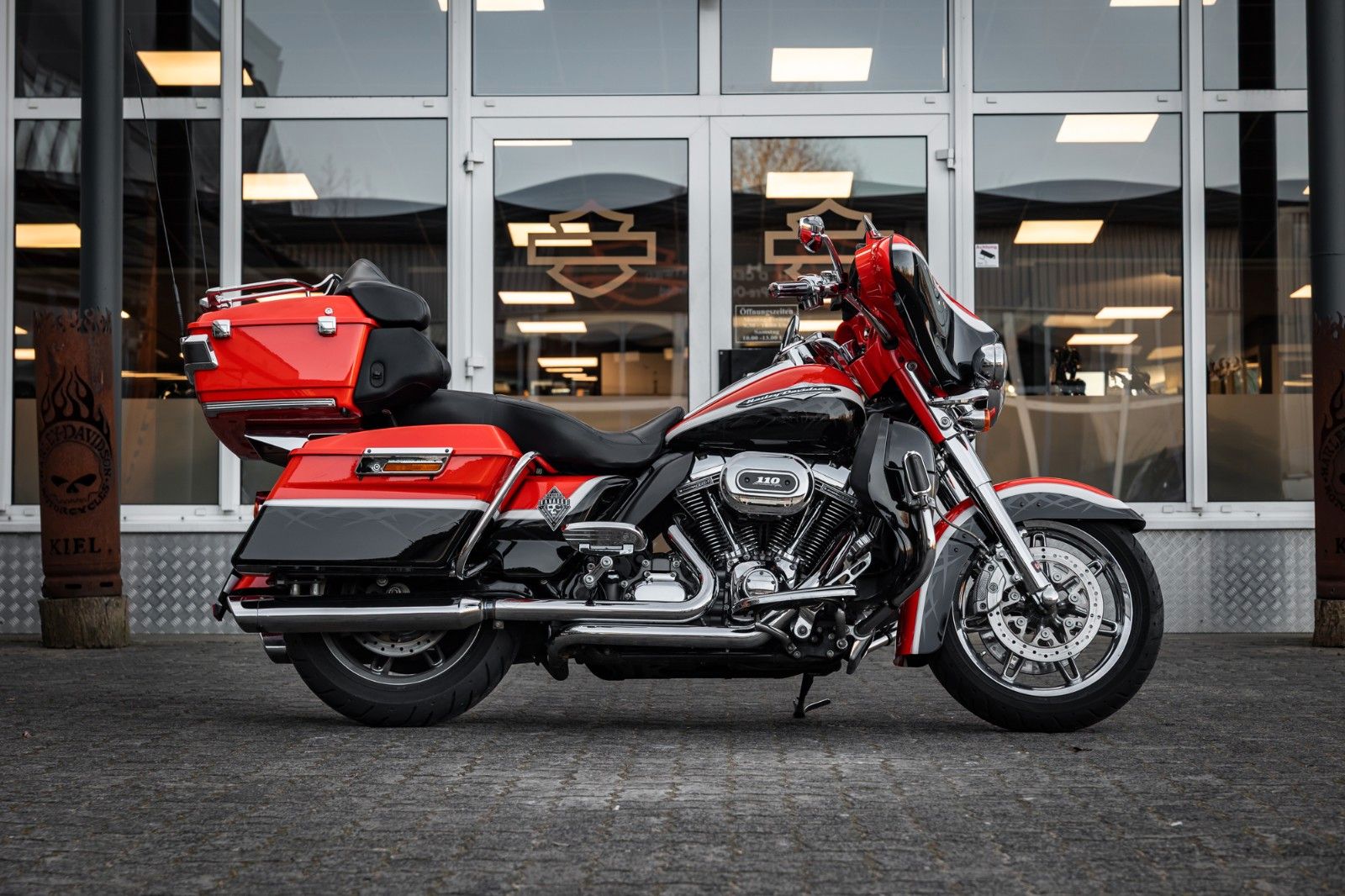 Fahrzeugabbildung Harley-Davidson CVO FLHTCUSE Ultra Classic Electra Glide