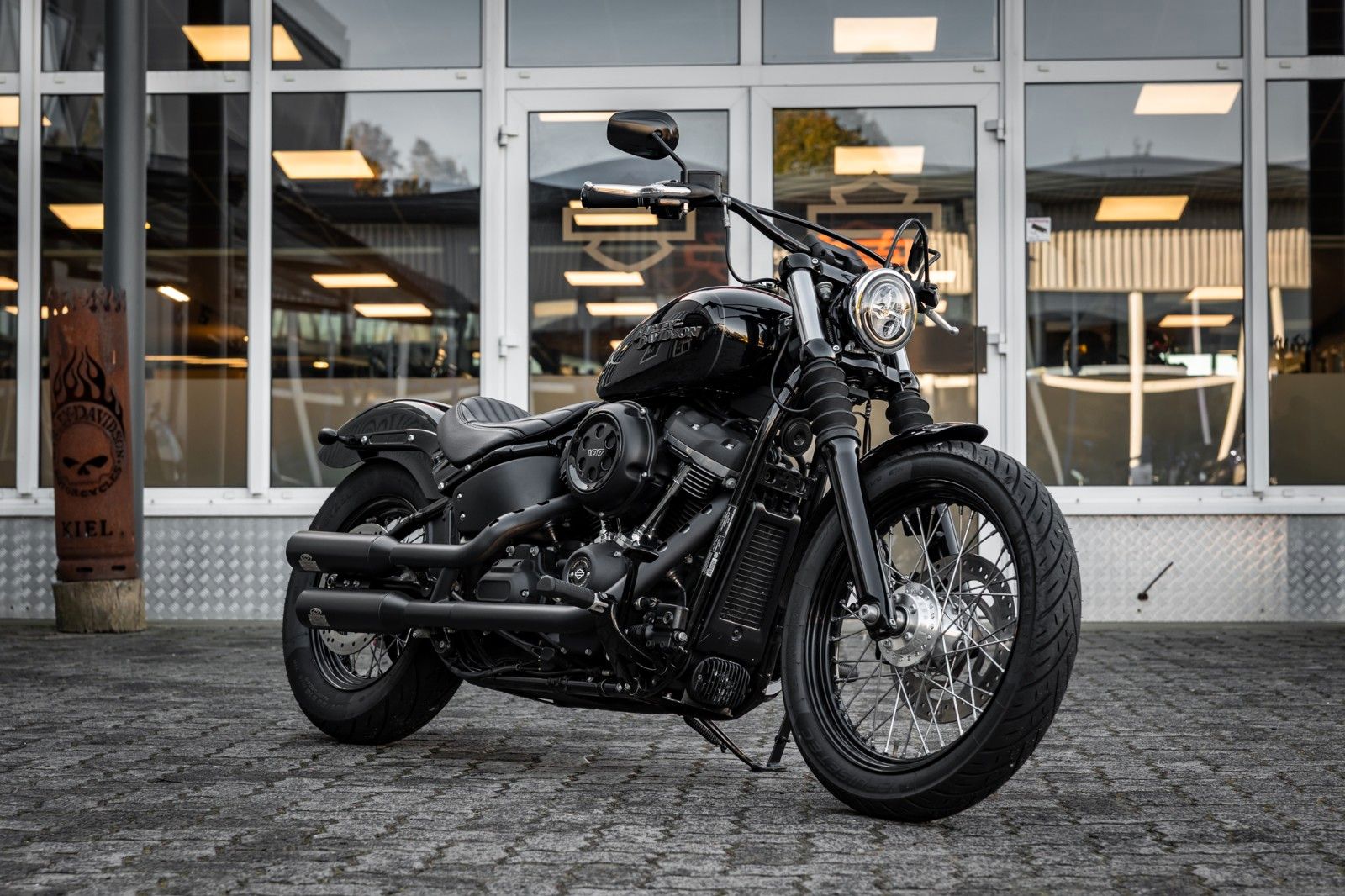 Fahrzeugabbildung Harley-Davidson FXBB STREET BOB Softail  - JEKILL&HYDE