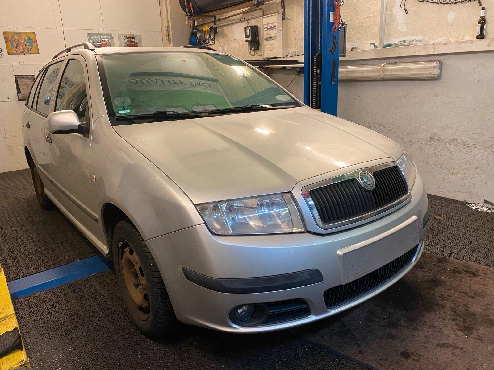 Skoda Fabia 2004 — rear view