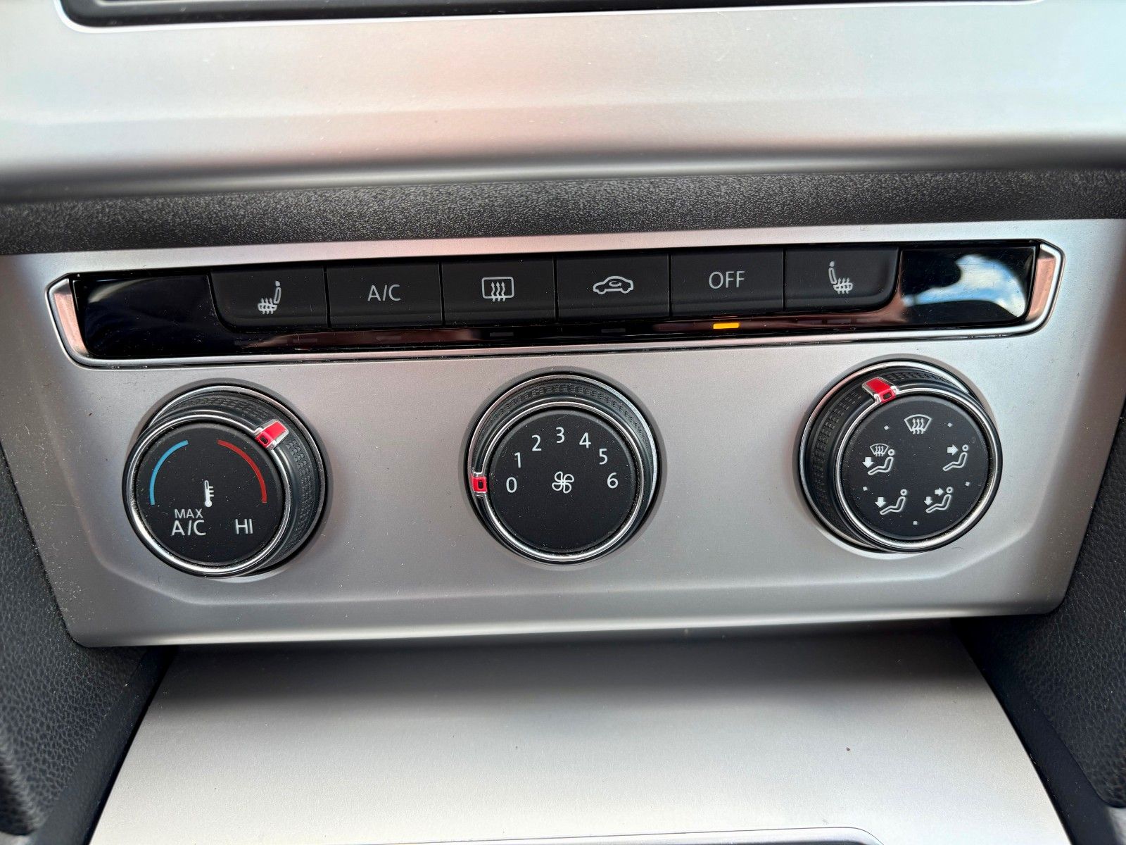 Fahrzeugabbildung Volkswagen Passat Variant 1.6 TDI Comfortline Navi SPORTSIT