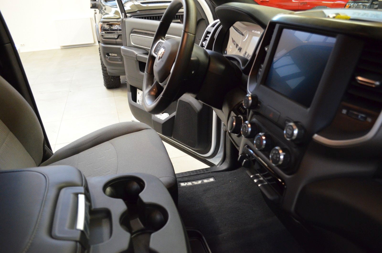 Fahrzeugabbildung Dodge RAM 2500 BLACK LINE CREW CAB 4X4 *Neuwagen*