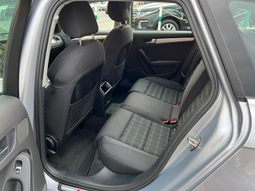 Fahrzeugabbildung Audi A4 Avant 1.8TFSI S-Line Automatik Navi