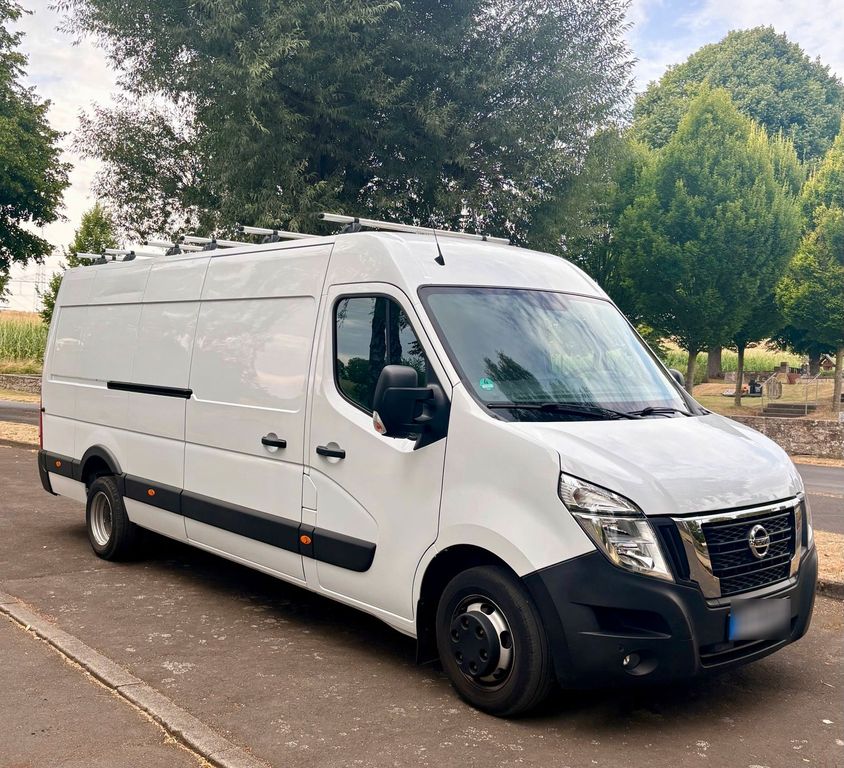Image of Nissan NV400