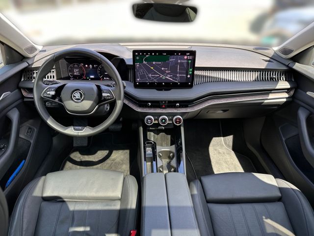 Superb Combi 2.0 TDI L&K TRAVEL+HEADUP+360°+NAVI