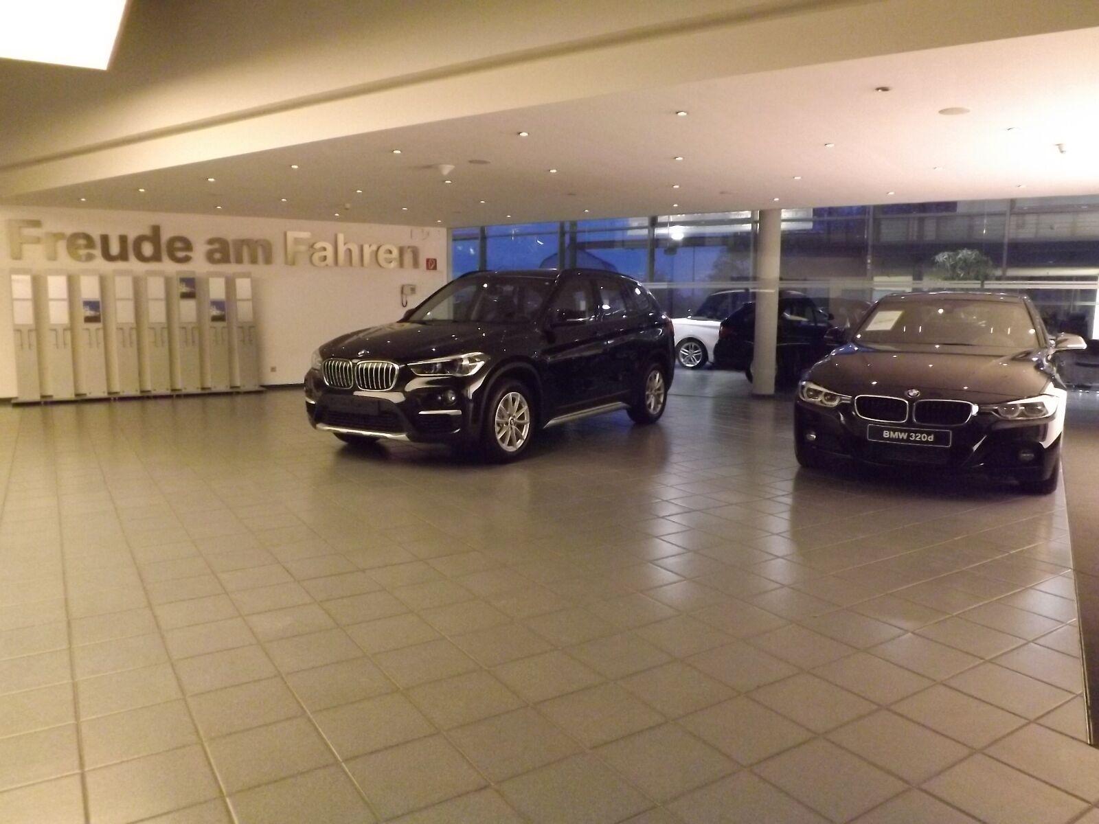 showroom-image-top
