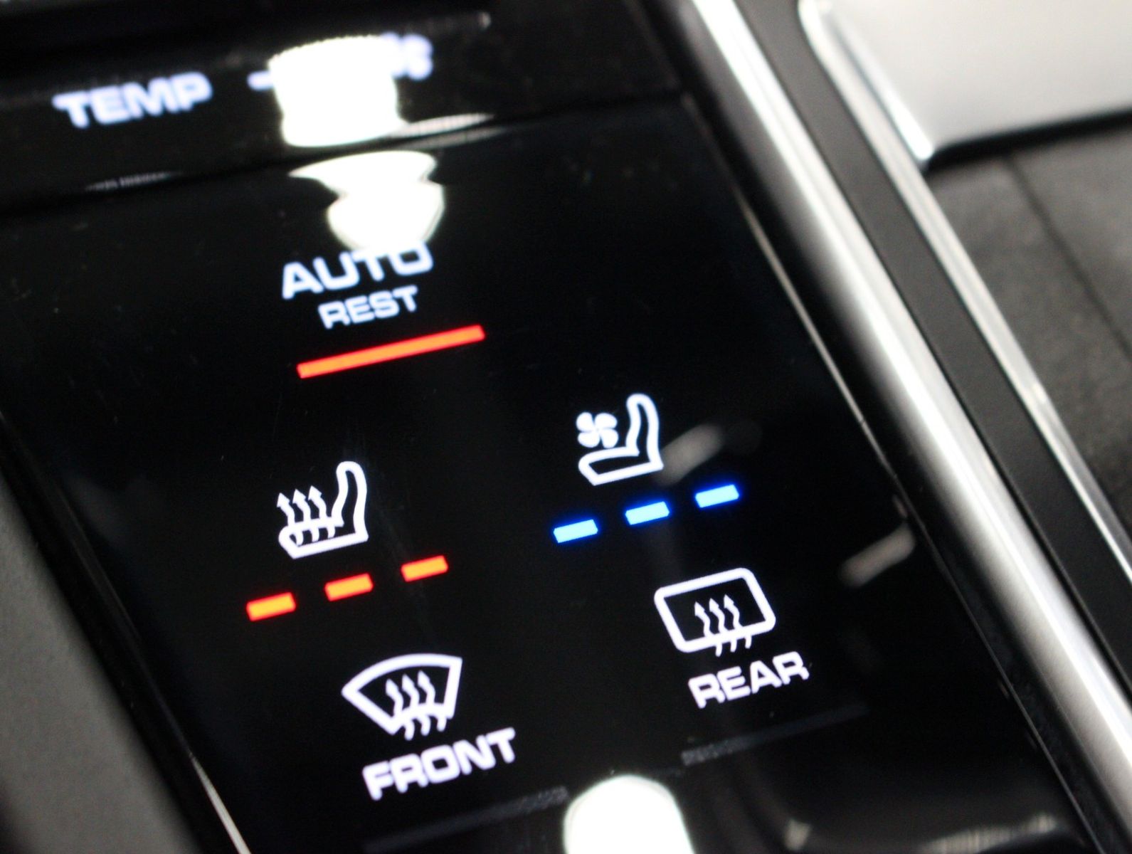 Fahrzeugabbildung Porsche Cayenne Turbo Sport Chrono*Sport Design*VOLL