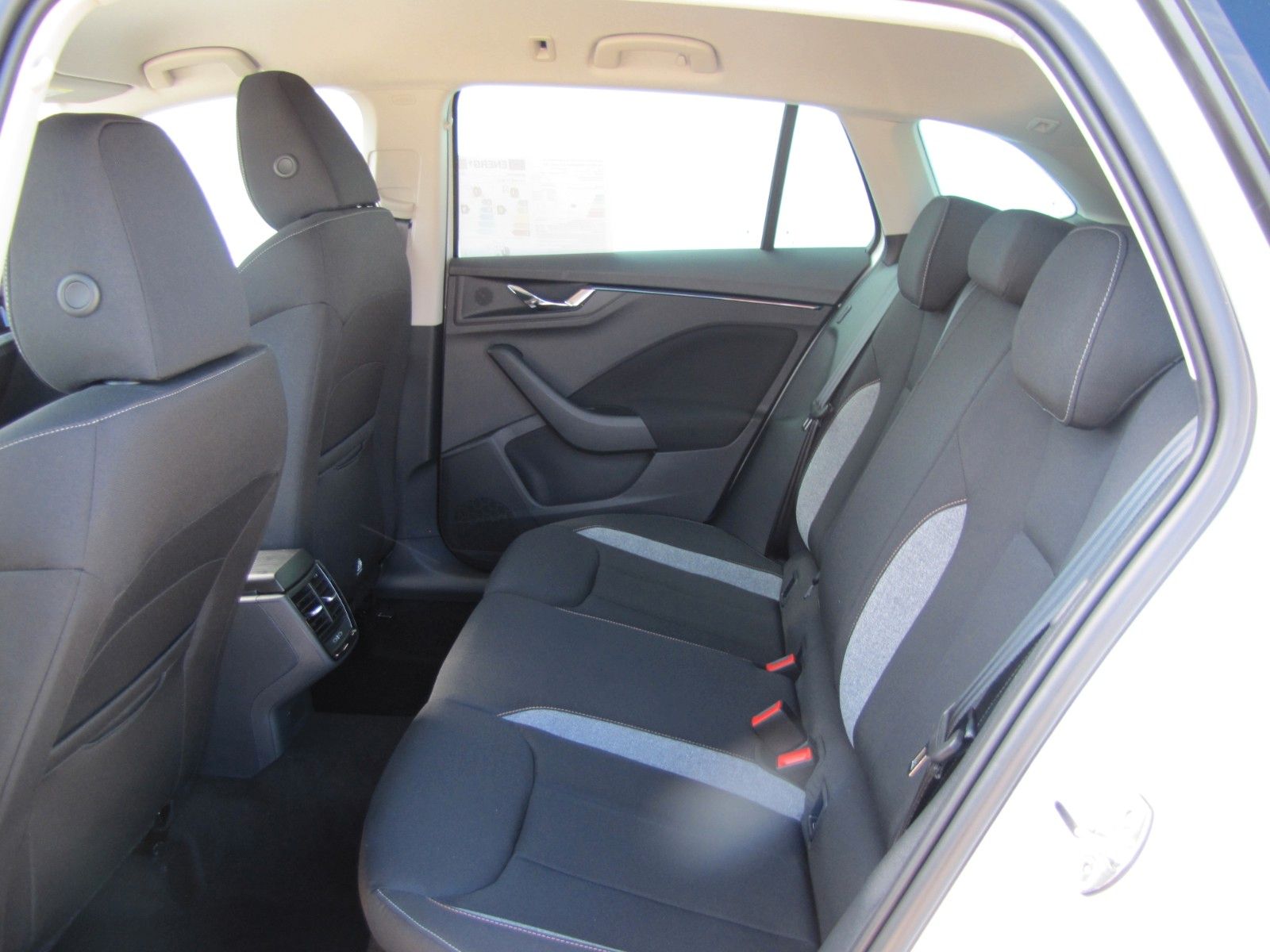 Fahrzeugabbildung SKODA Scala Tour 1.5l TSI 150PS