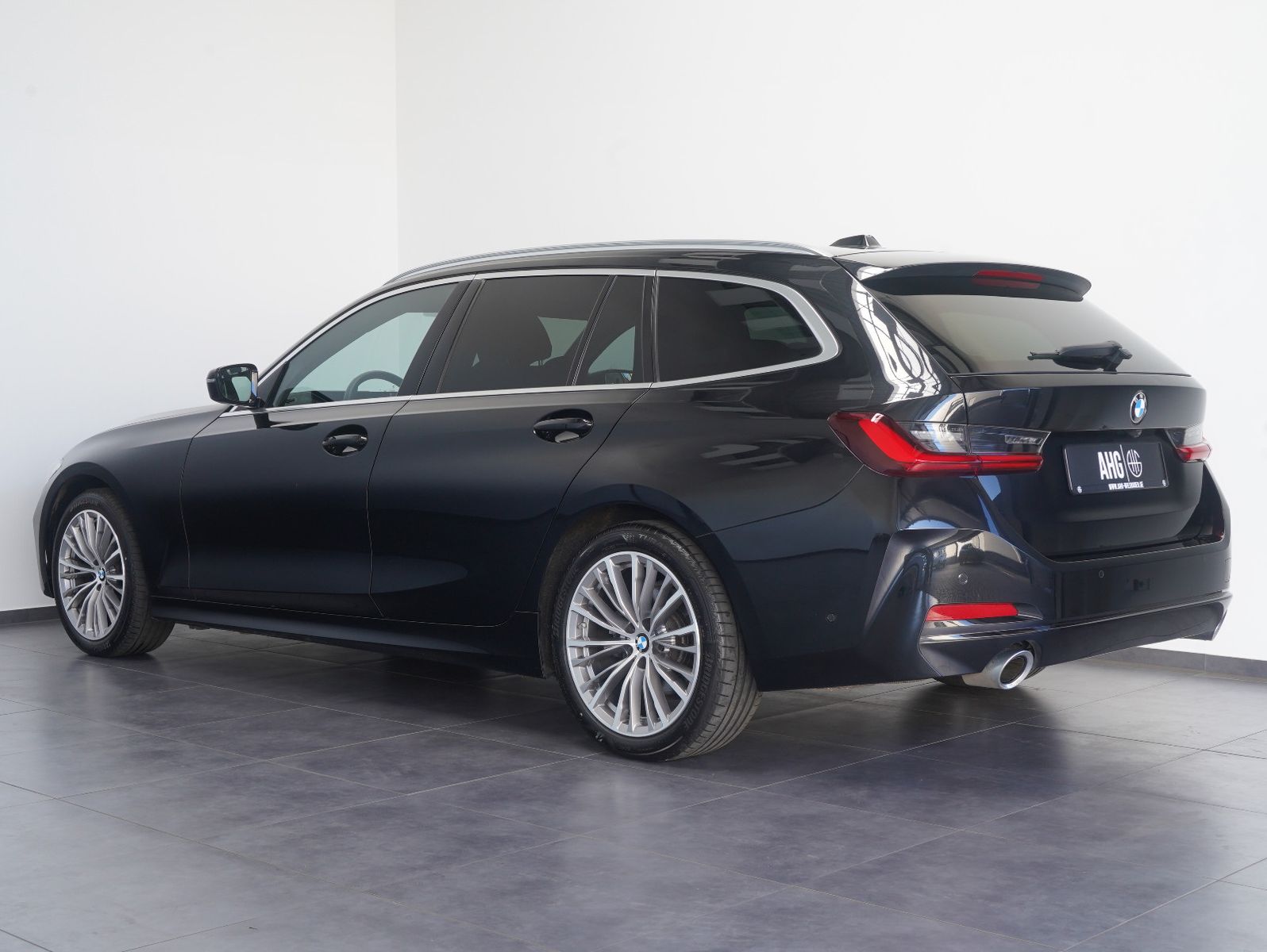 Fahrzeugabbildung BMW 320 d xDrive Touring LED/NAVI/ACC/PANORAMA