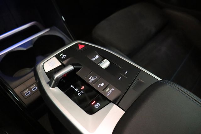 Fahrzeugabbildung BMW 218d Active Tourer M Sportpaket|1HAND|WIDESCREEN