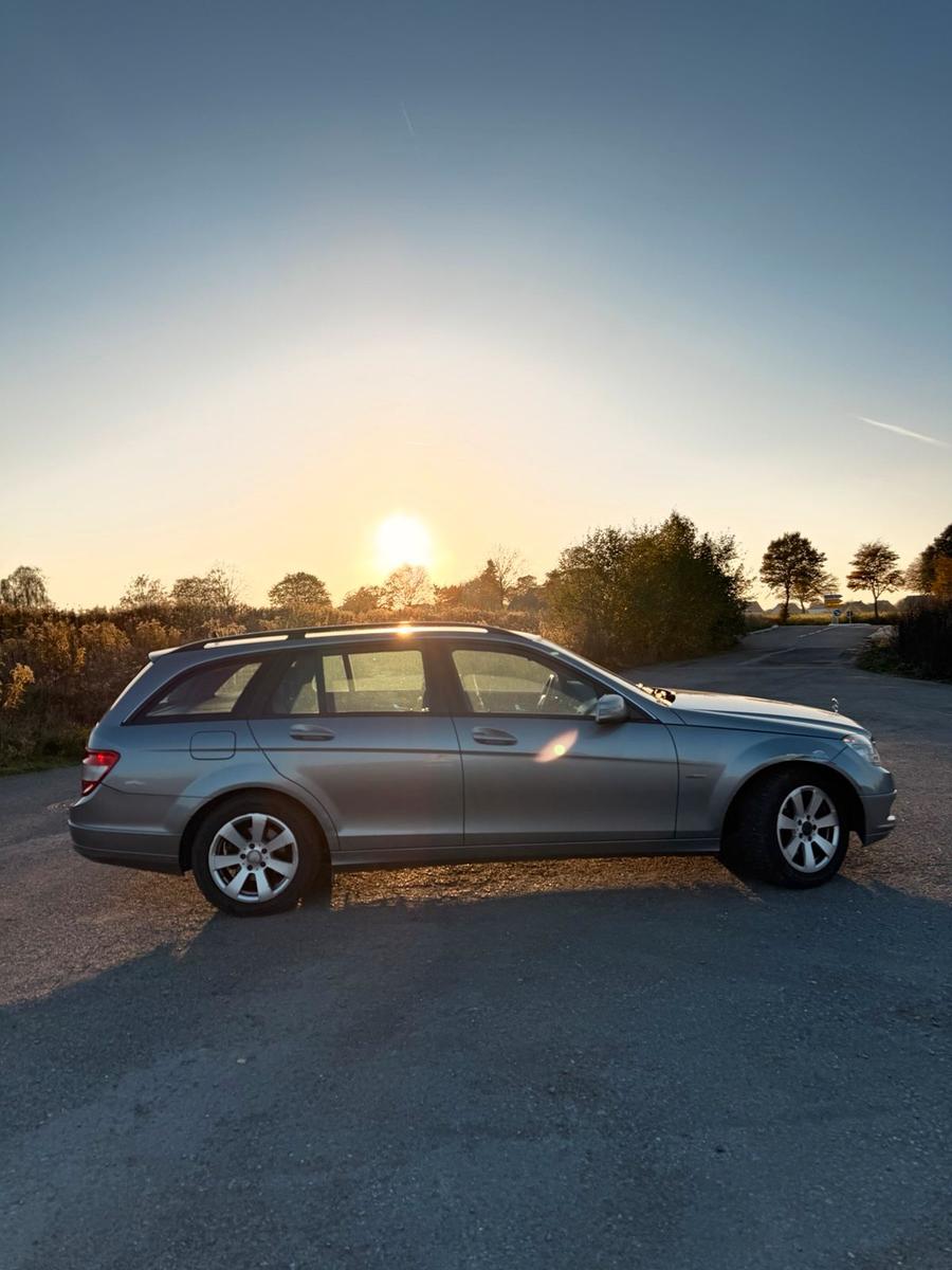Mercedes-Benz C200 2010 — rear view