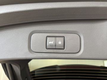 Fotografie des Nissan Qashqai 1.3 DIG-T 4x4 MHEV Xtronic N-Connecta (J
