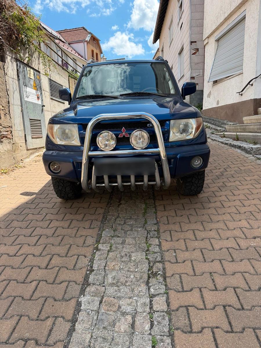 Mitsubishi Pajero 2005 — rear view
