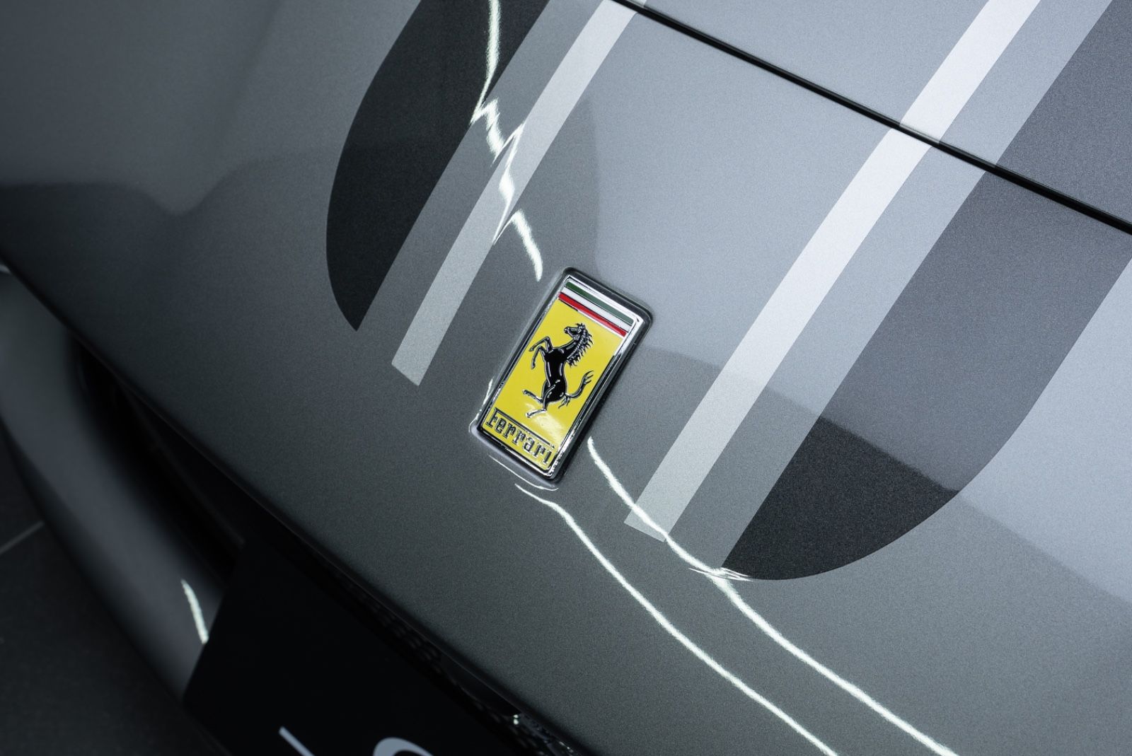 Fahrzeugabbildung Ferrari 812 GTS TAILOR MADE/CARBON/LIFT/STRIPE/TOP