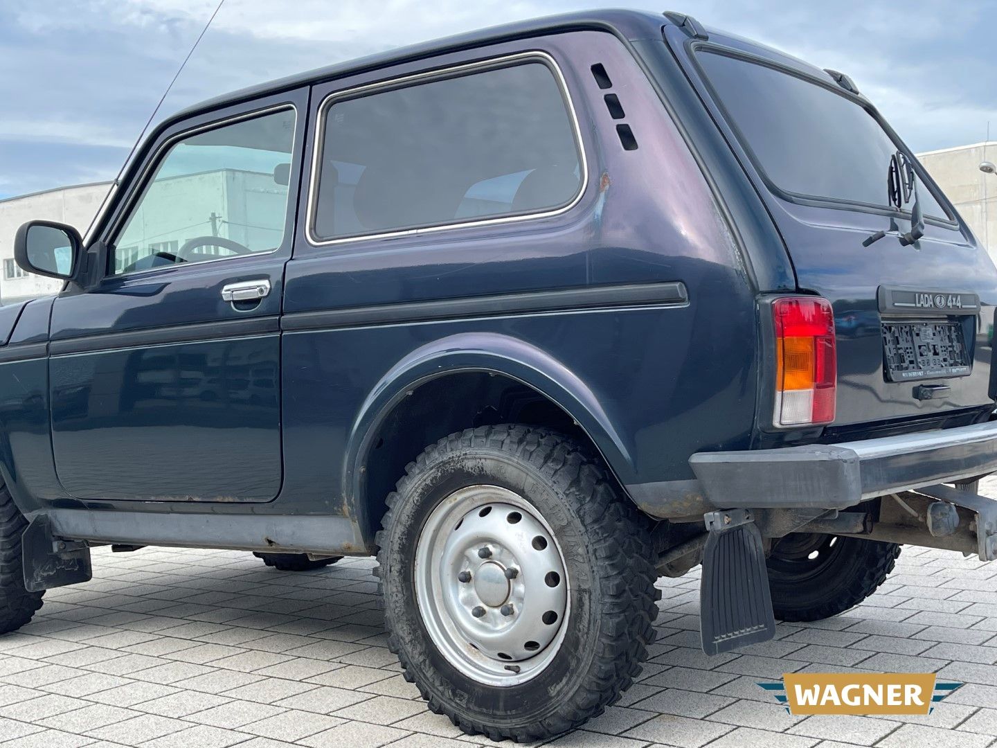 Fahrzeugabbildung Lada Niva Taiga 4x4 1.7 Offroad Reifen AHK Radio