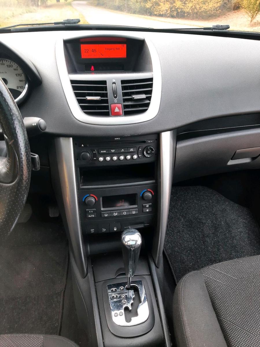 Peugeot 207 2009 — photo 12