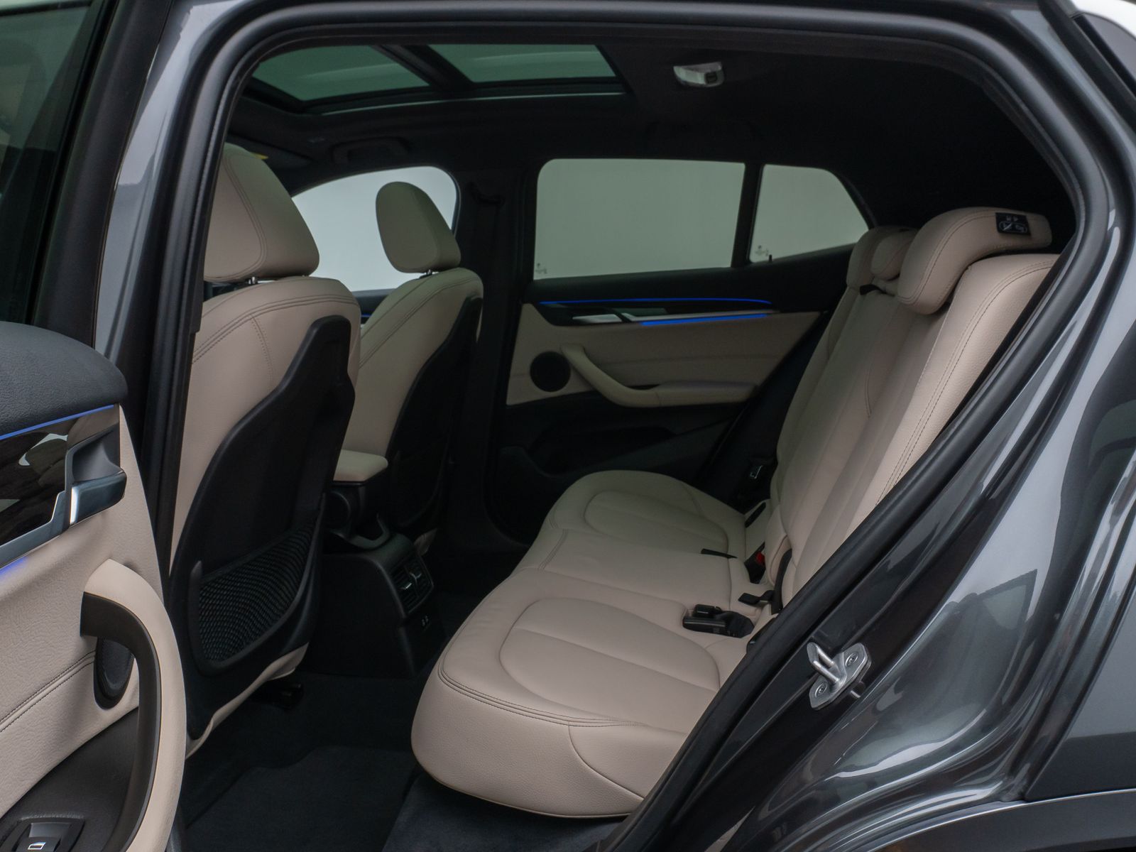 Fahrzeugabbildung BMW X2 xD20d M Sport Panorama Kamera HUD DAB Komfort