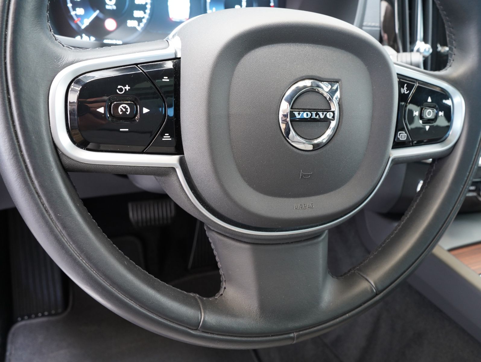 Fahrzeugabbildung Volvo V60 Kombi B4 B Plus Bright LED/PANO/LM19"/360°