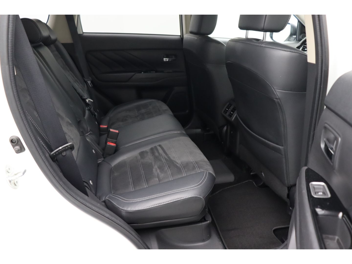Fahrzeugabbildung Mitsubishi Plug-in Hybrid Outlander PHEV Basis 4WD Tempomat