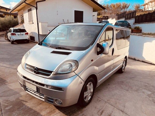 Opel OPEL VIVARO 8 POSTI 2500 CDTI PREZZO IVA COMPRES