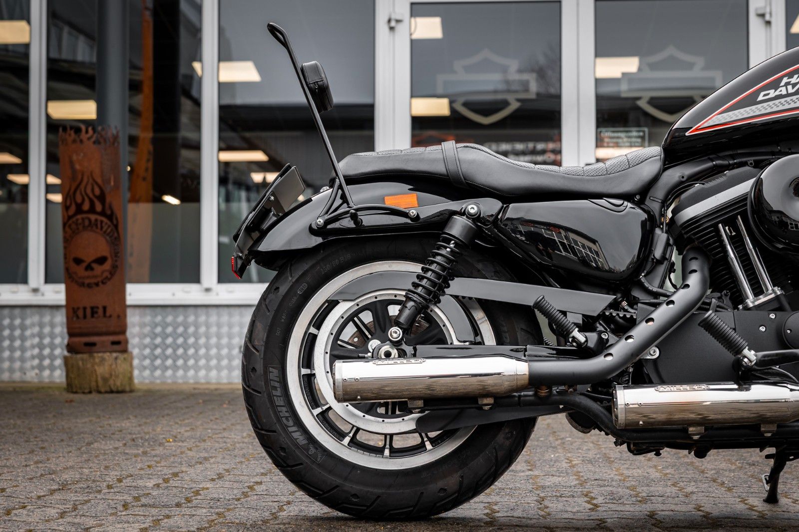 Fahrzeugabbildung Harley-Davidson Sportster XL883R Roadster - MILLER ABGASANLAGE -