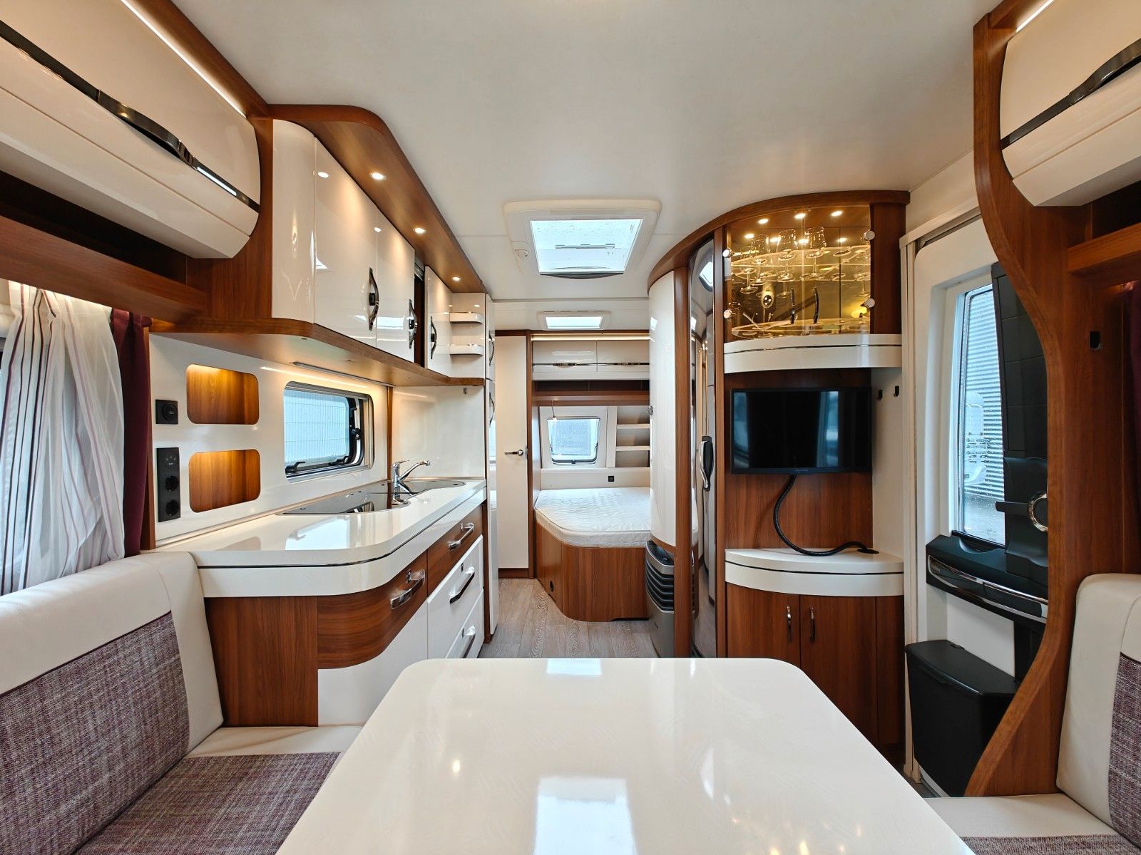 Fahrzeugabbildung Hobby Excellent 540 UFe - Fahrradträger, TV, 1.750kg -