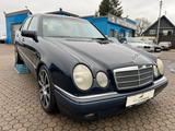 Mercedes-Benz E 280 - blaue Mercedes-Benz E 280
