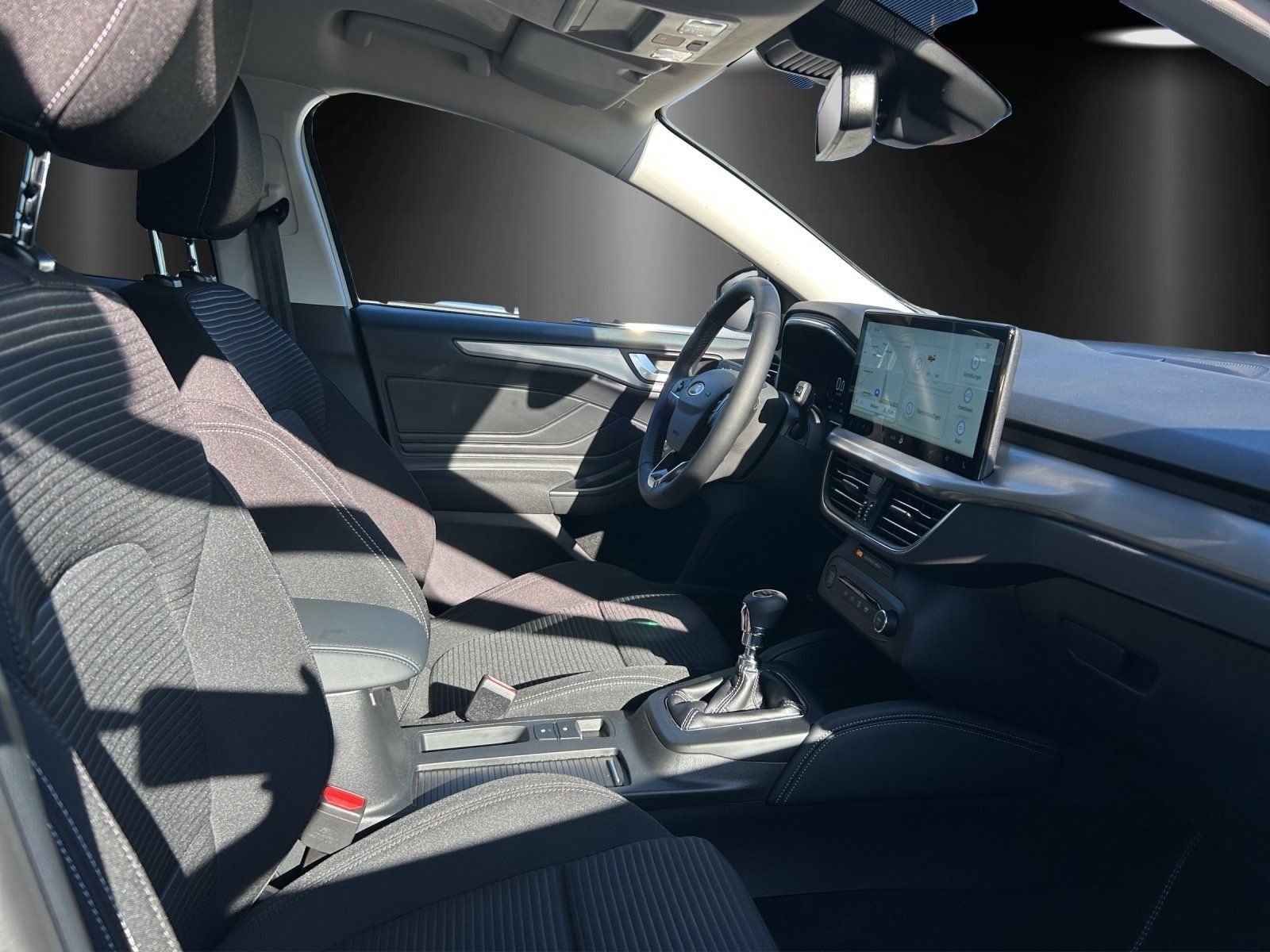 Fahrzeugabbildung Ford Focus Titanium x MHEV LED Schein. B&O Winter Pa.