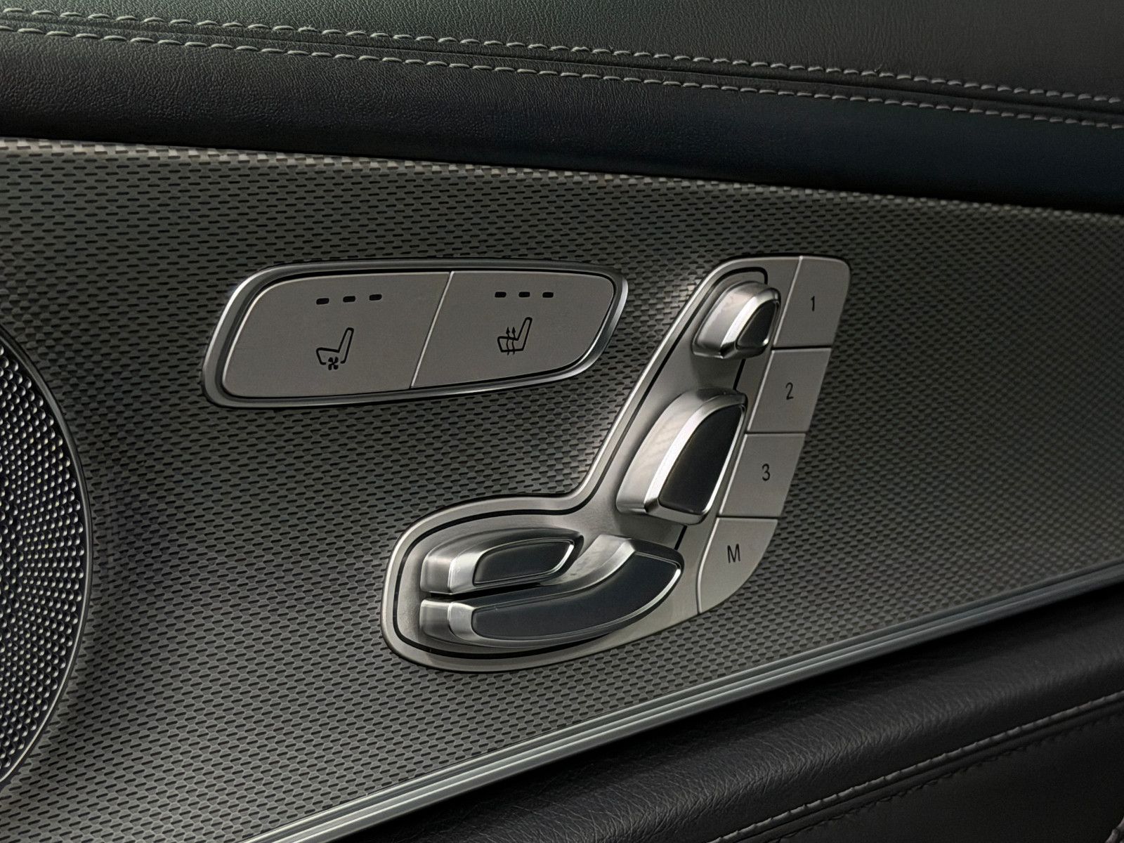 Fahrzeugabbildung Mercedes-Benz E 63 S AMG 4Matic+ |3D-BURMESTER|VOLL