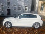BMW 116 Baureihe 1 Lim. 116i - BMW 116: Weiß, 116i