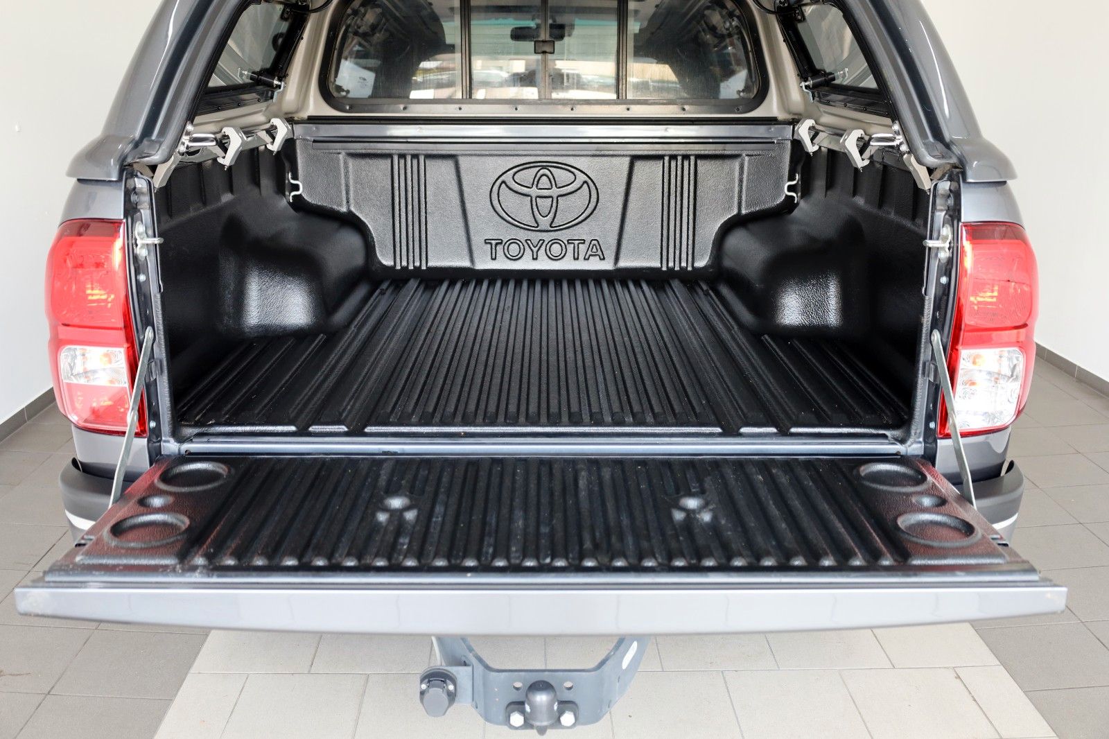 Fahrzeugabbildung Toyota Hilux 2.8 Comfort 4x4,Kamera,HardTop,CarPlay,AHK