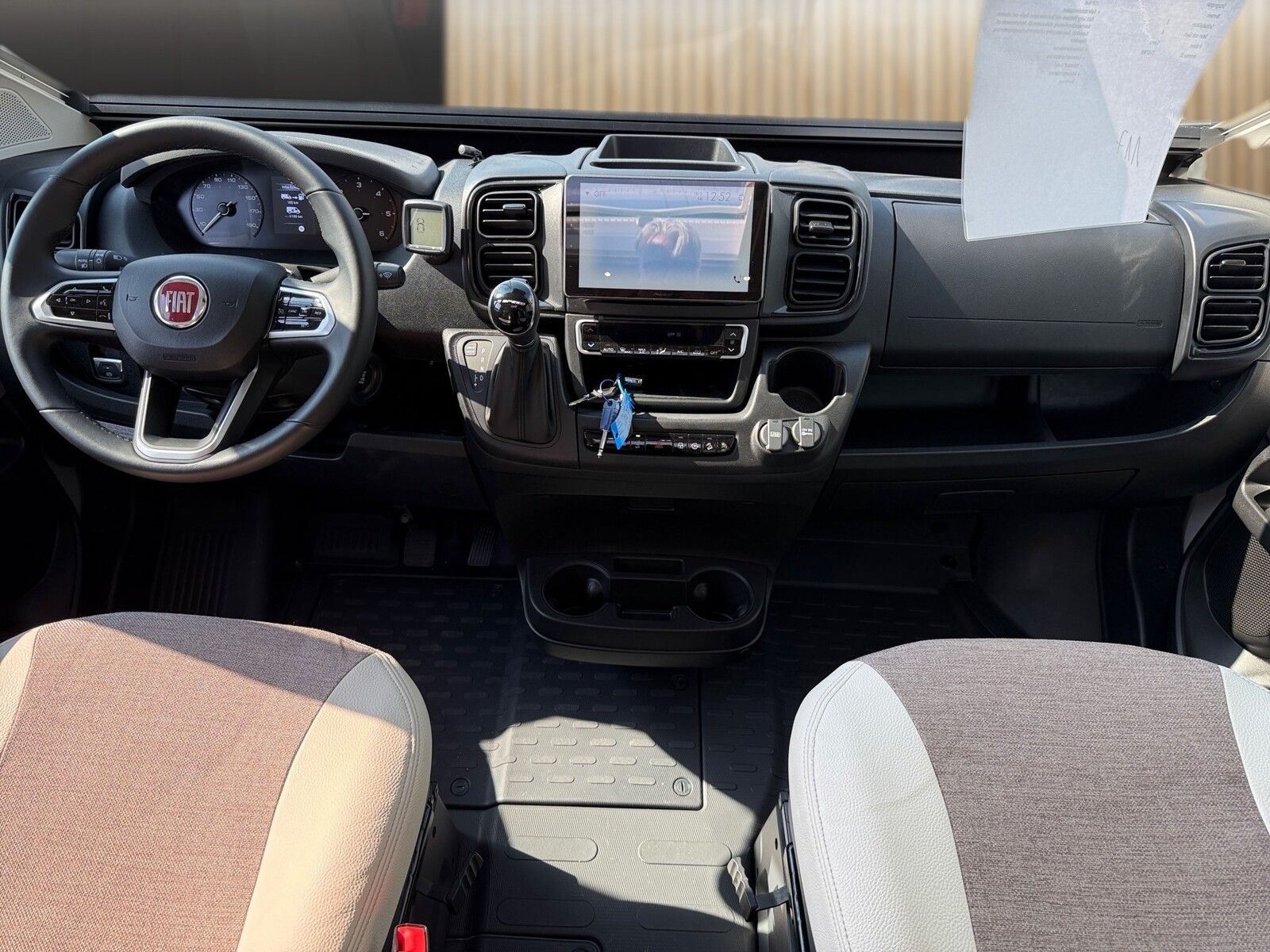 Fahrzeugabbildung Eura Mobil Van V 595 HB Mondial Plus- & Fahrassistenzpaket