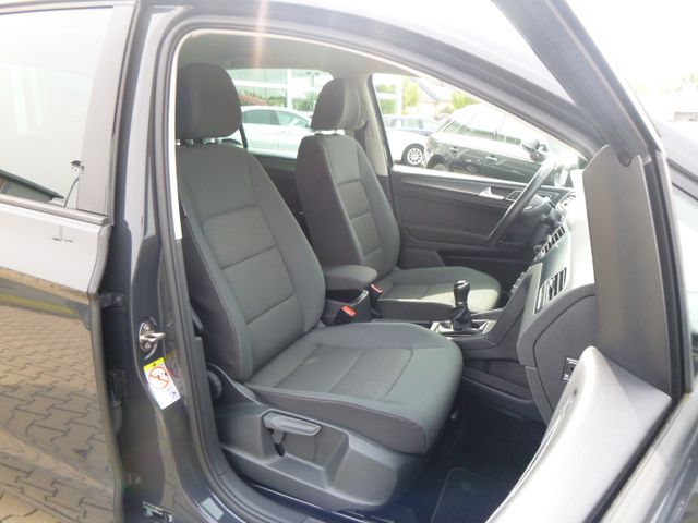 Fahrzeugabbildung Volkswagen Golf Sportsvan VII TSI >NAV/KAM/SHZ/PDC<