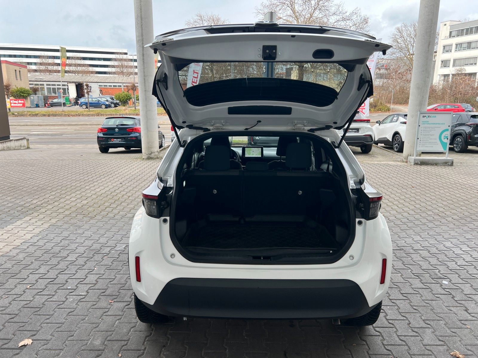 Fahrzeugabbildung Toyota Yaris Cross 1.5 Hybrid NAVI RFKAM