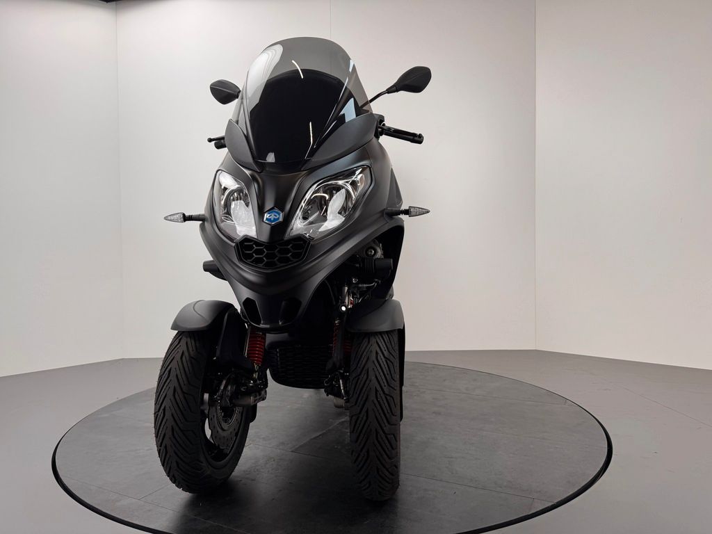 Fahrzeugabbildung Piaggio MP3 300 HPE *SERVICE NEU *TOPCASE