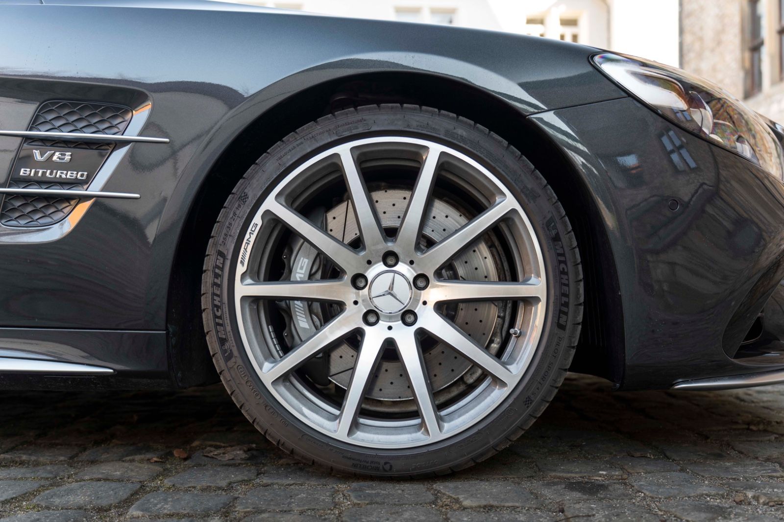 Fahrzeugabbildung Mercedes-Benz SL 63 AMG CARBON H&K KAM AIRSCRAF SOFT-CLOSE