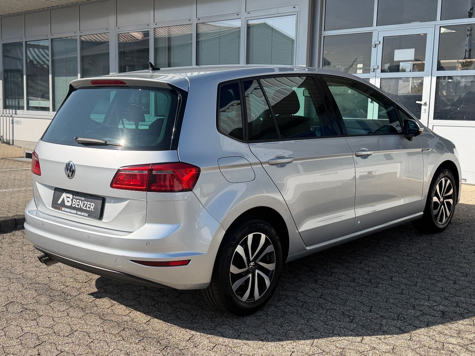 Fahrzeugabbildung Volkswagen Golf Sportsvan VII Lounge /AUTOMATIK/ACC/SHZ/