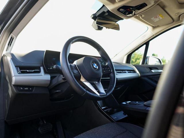 BMW 220i Active Tourer AdLED AHK PanoDach KoZg LRH