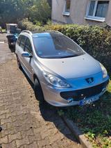 Peugeot 307 1.6 16V Premium 110 Premium - Peugeot 307 Premium mit Benzin-Antrieb