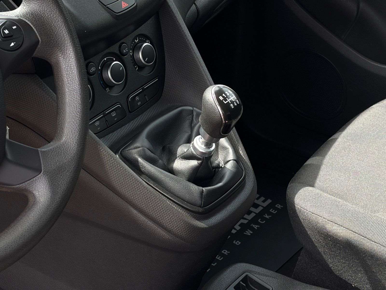 Fahrzeugabbildung Ford Tourneo Connect 1.0 EB Trend Klima Zahnr. neu