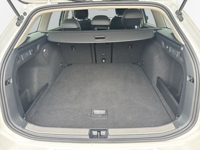 Passat Variant 1.5 eTSI Business LED+NAVI+AHK+RF