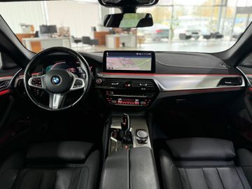 Fahrzeugabbildung BMW 530d Tour Luxury Line Pano ACC M Sportfahwerk